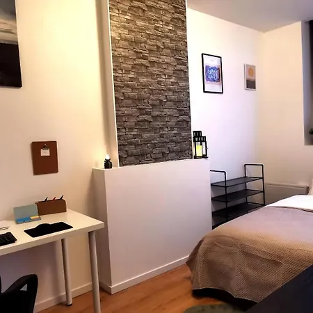 Reims - Ideal Pour Pro En Deplacement *wifi Rapide *vue Panoramique *parking Facile Lägenhet